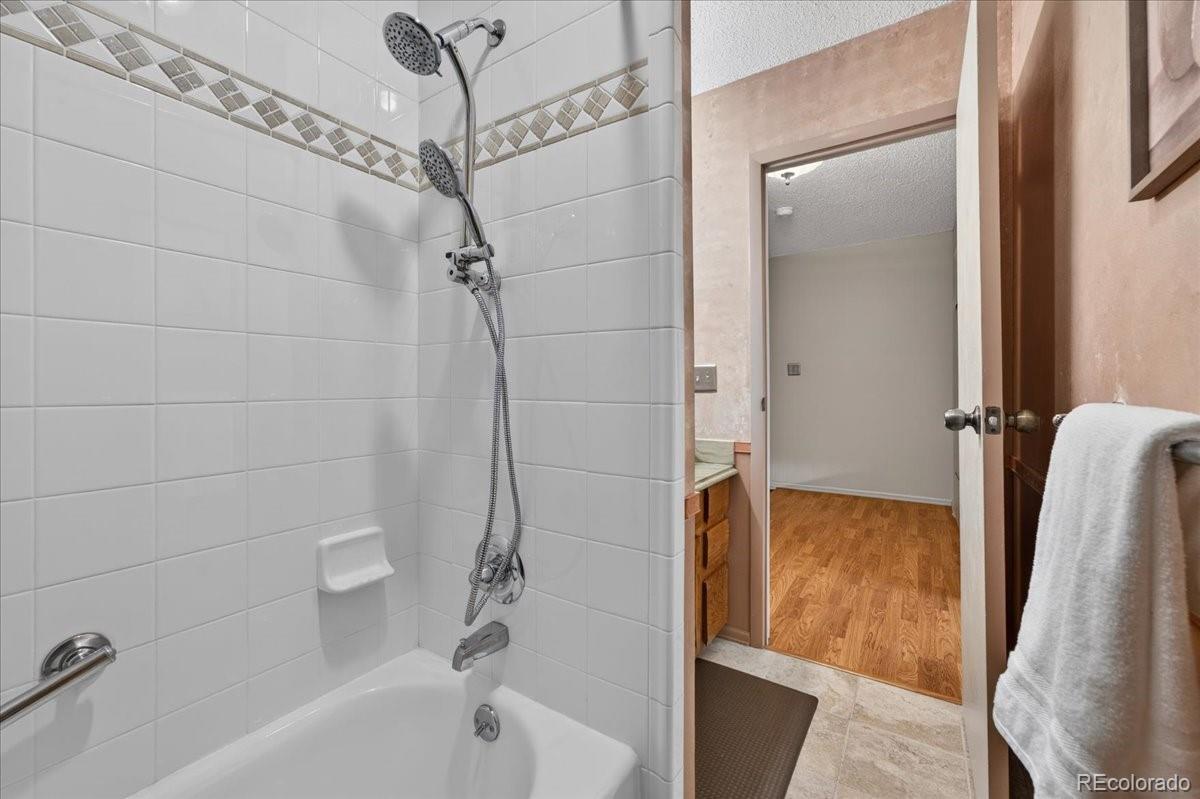 MLS Image #22 for 2615 s peoria street,aurora, Colorado