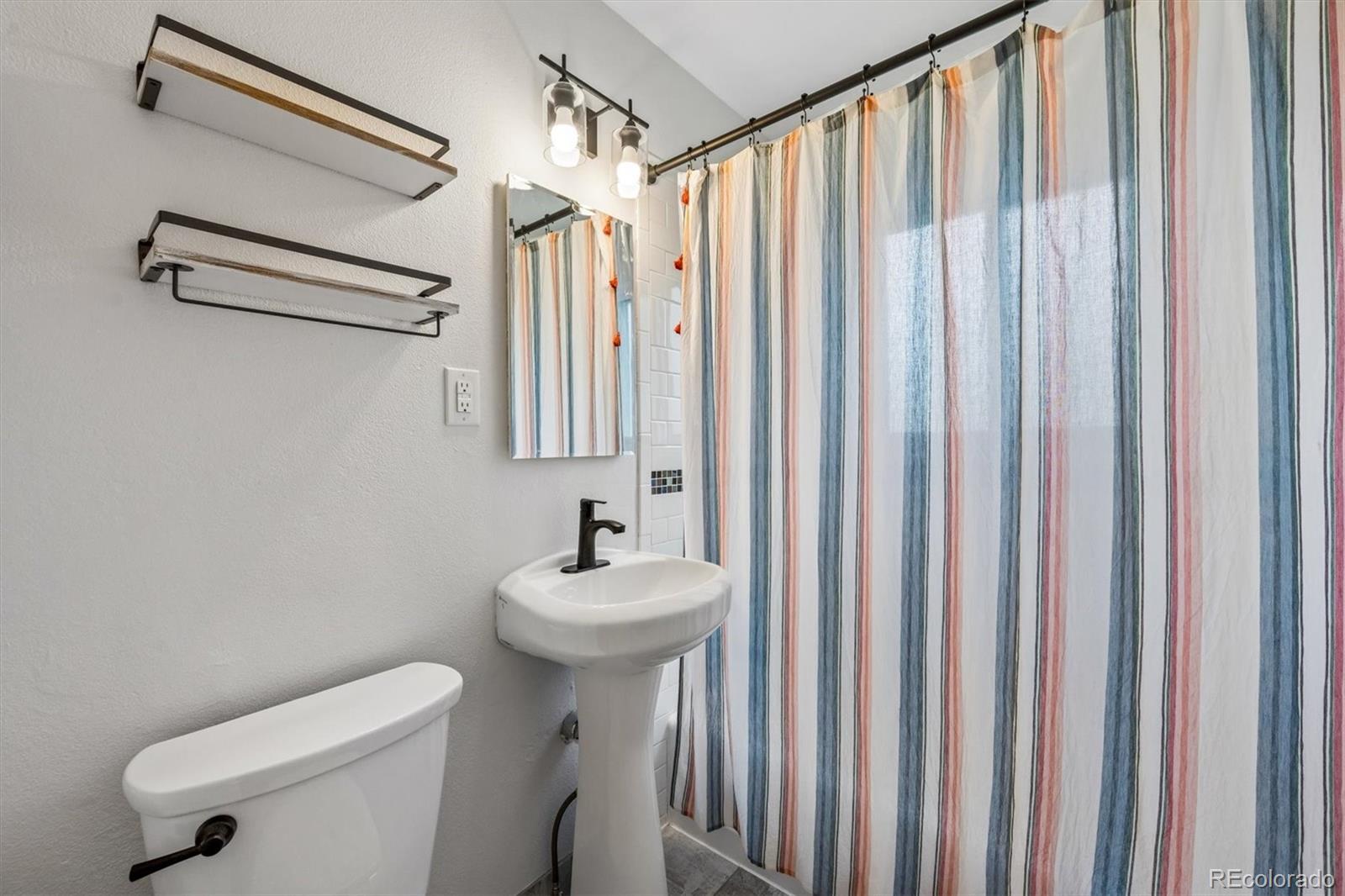 MLS Image #12 for 915  newark street,aurora, Colorado