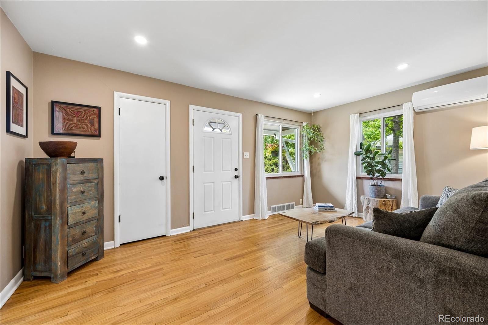 MLS Image #6 for 915  newark street,aurora, Colorado