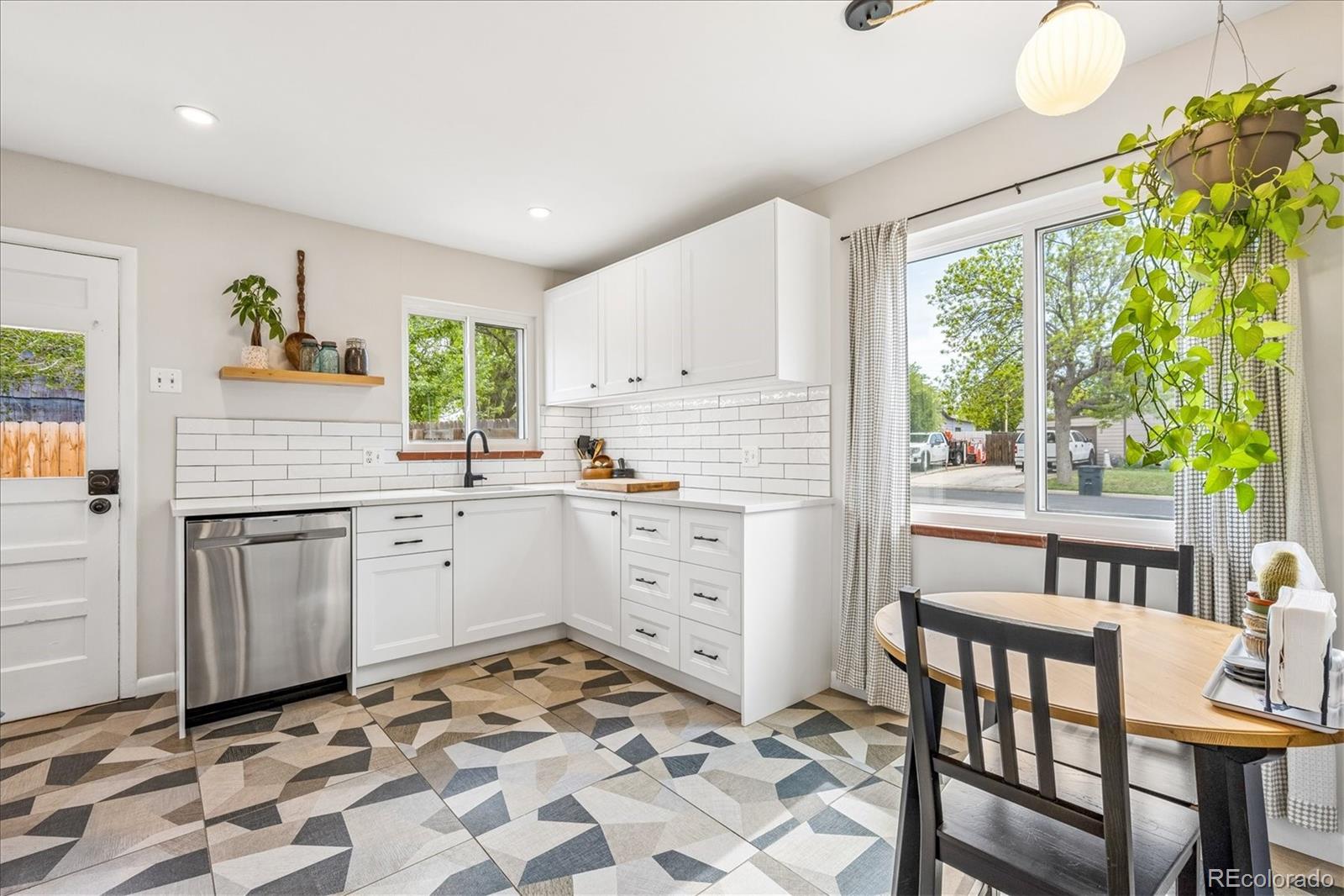 MLS Image #7 for 915  newark street,aurora, Colorado