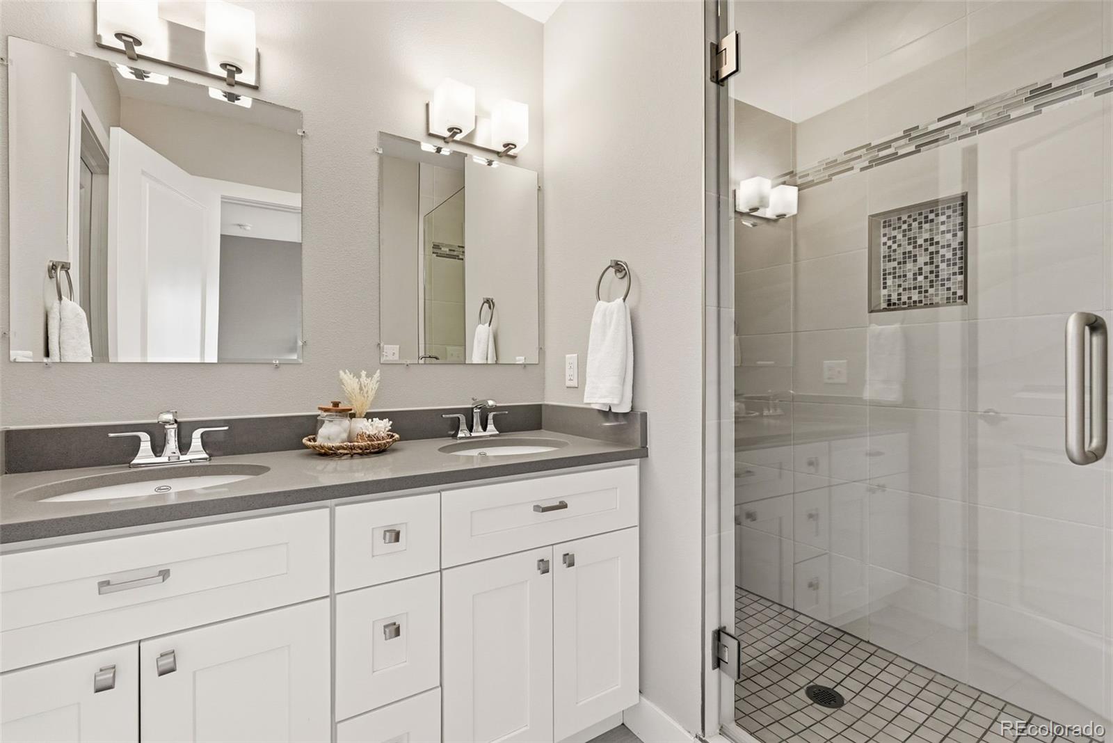 MLS Image #3 for 1903  eaton street,lakewood, Colorado