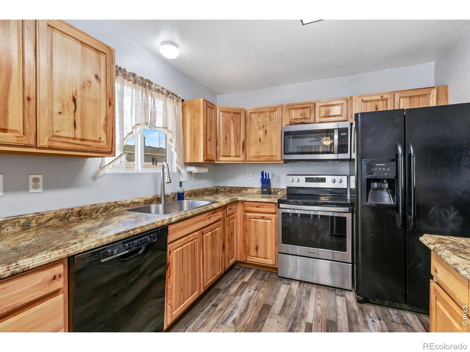 MLS Image #8 for 233 e 19th st rd,greeley, Colorado