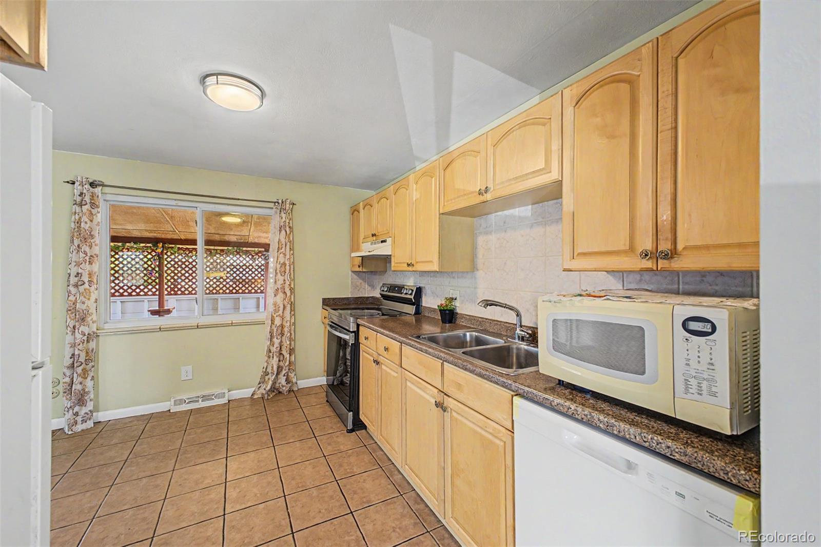 MLS Image #18 for 933  newcombe street,lakewood, Colorado
