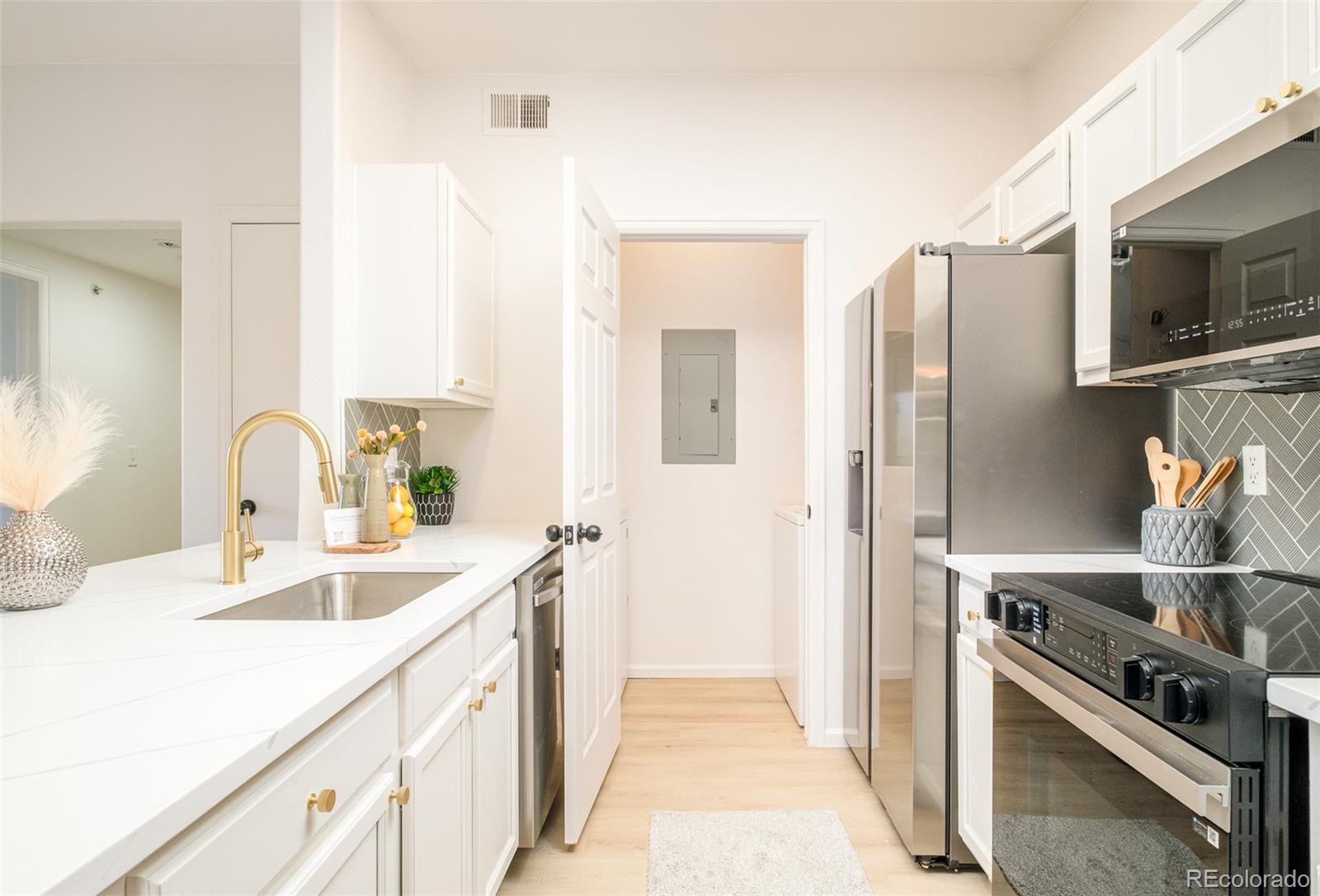 MLS Image #9 for 15700 e jamison drive,englewood, Colorado