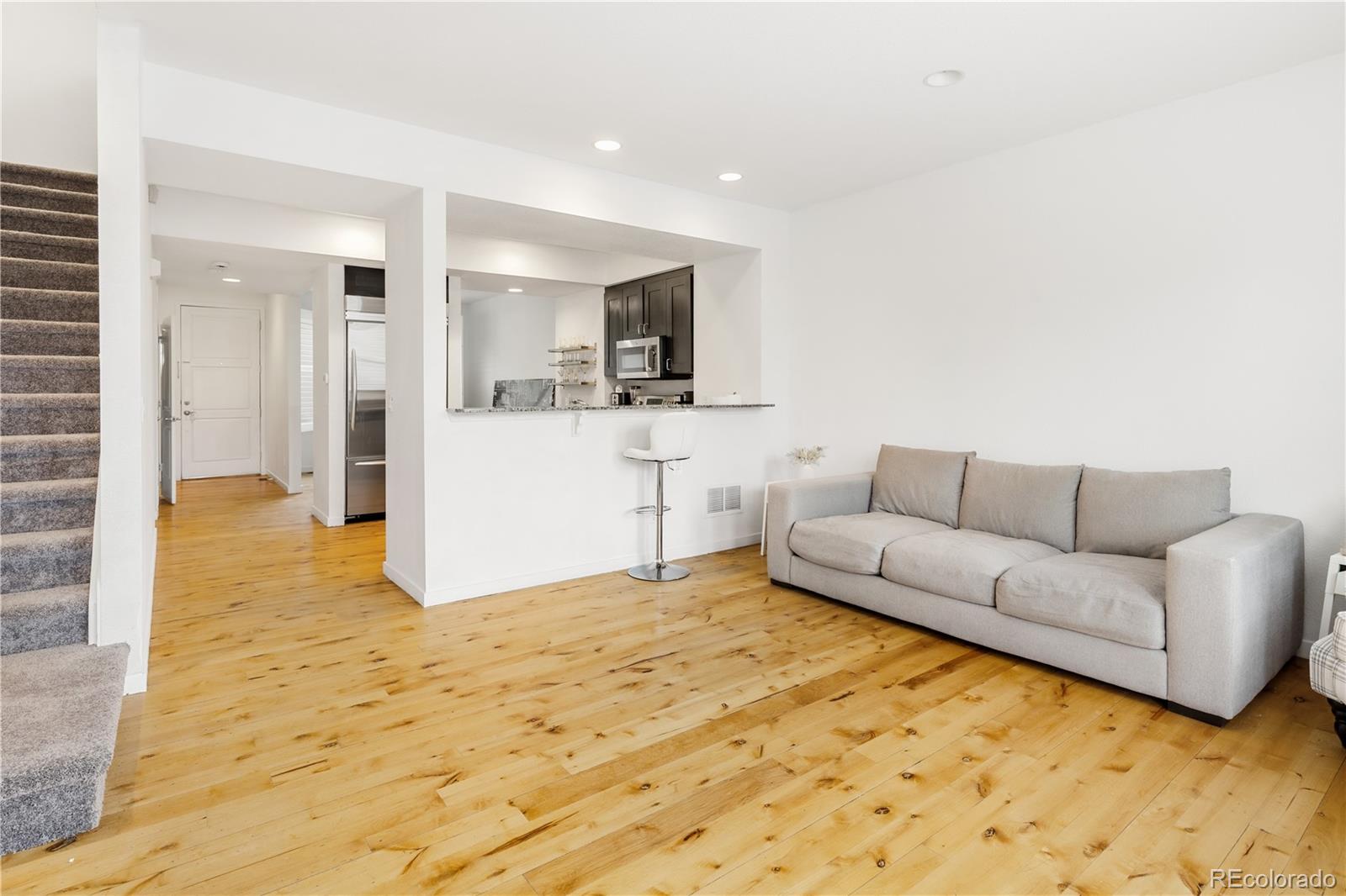 MLS Image #8 for 17 s harrison street,denver, Colorado