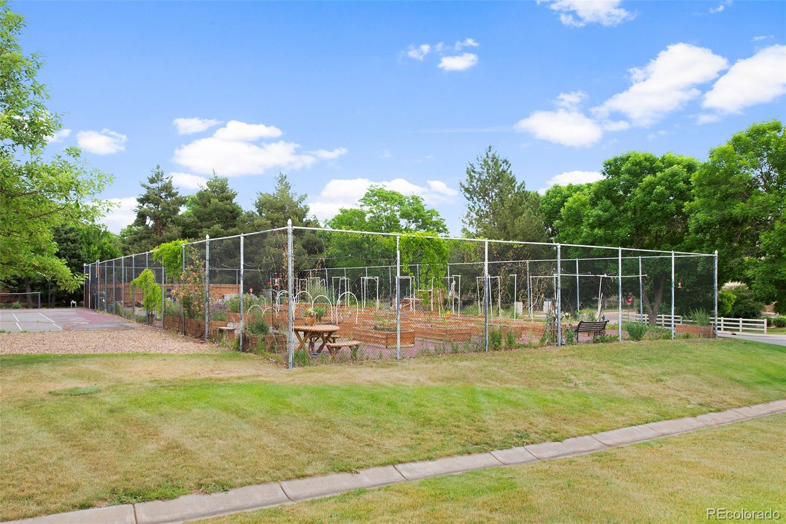 MLS Image #39 for 43 s eagle circle,aurora, Colorado