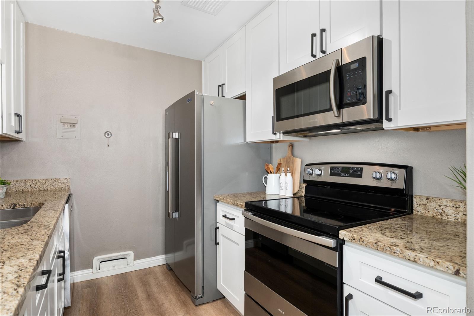 MLS Image #11 for 1475 s hudson street,denver, Colorado