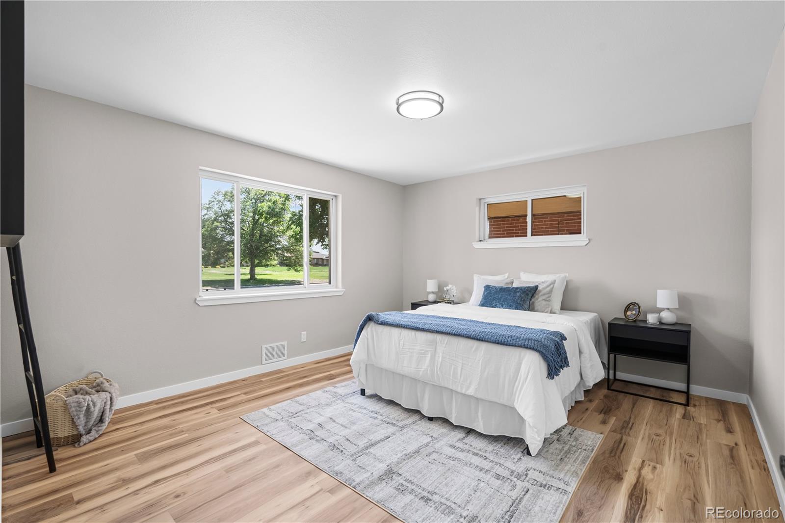 MLS Image #10 for 3541 n monaco parkway,denver, Colorado