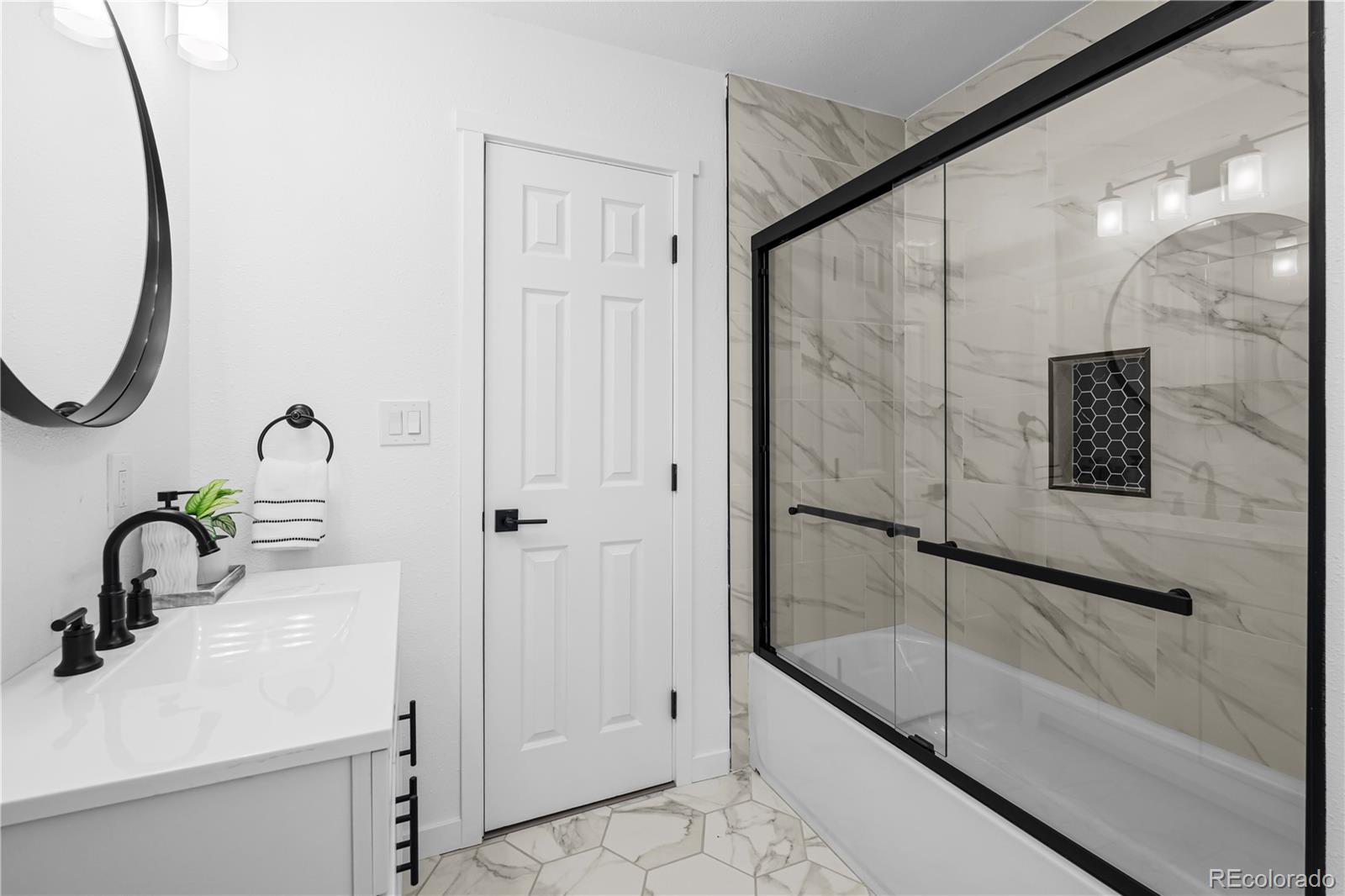MLS Image #14 for 3541 n monaco parkway,denver, Colorado