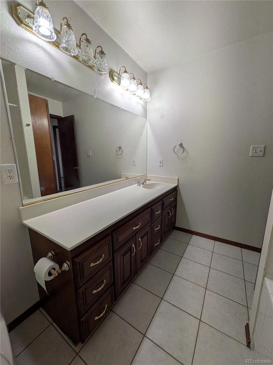 MLS Image #19 for 15507  county road 10 ,fort lupton, Colorado