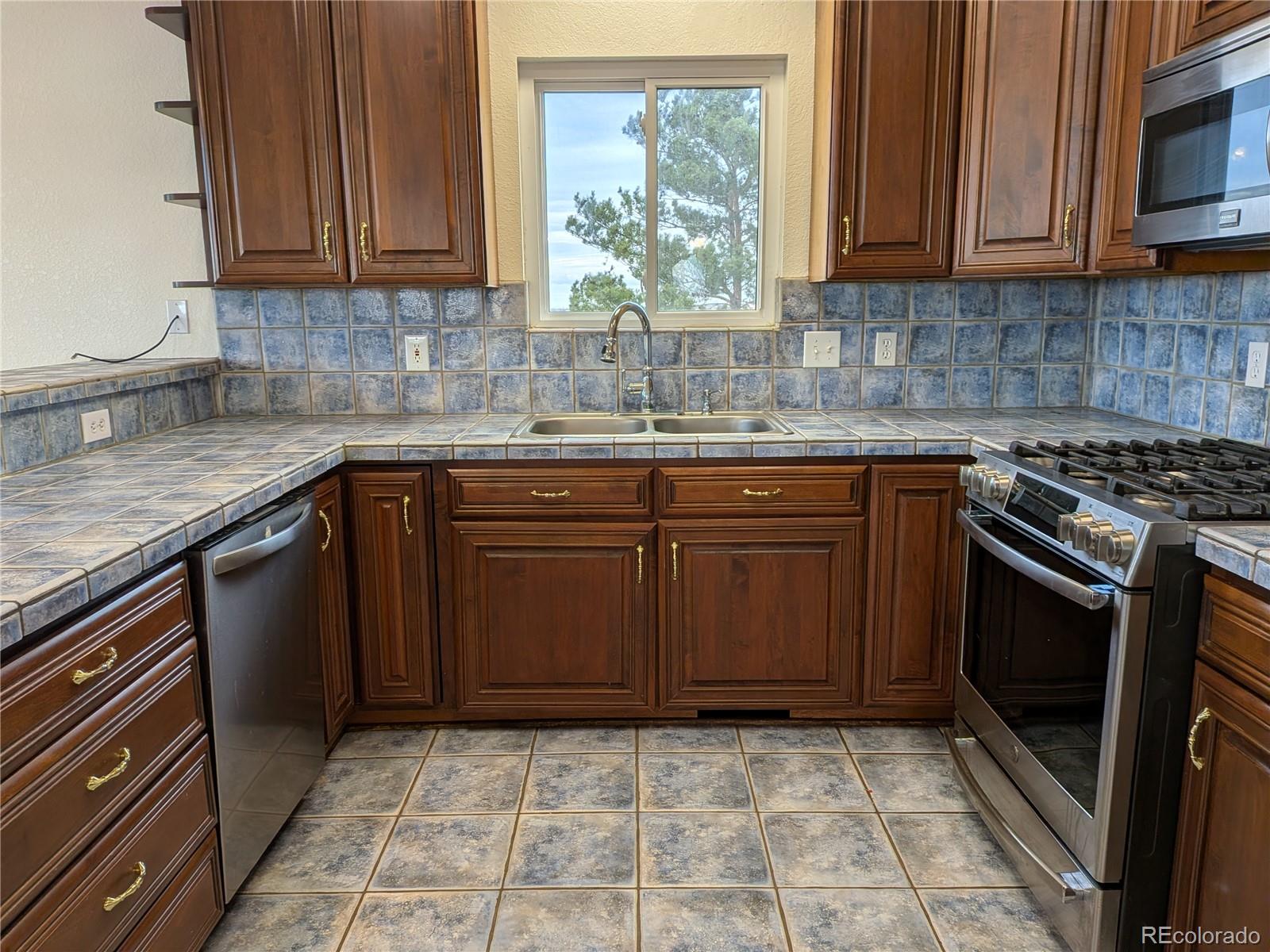 MLS Image #6 for 15507  county road 10 ,fort lupton, Colorado