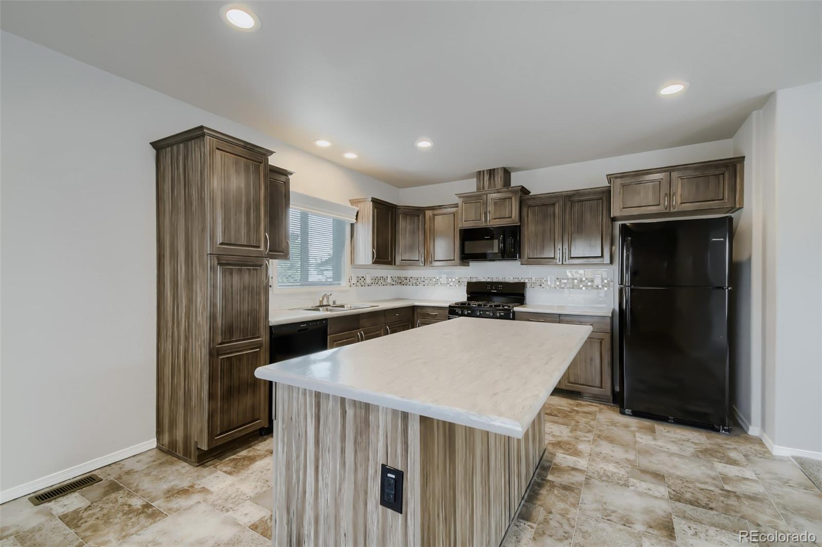 MLS Image #8 for 8730  tamarac street,commerce city, Colorado