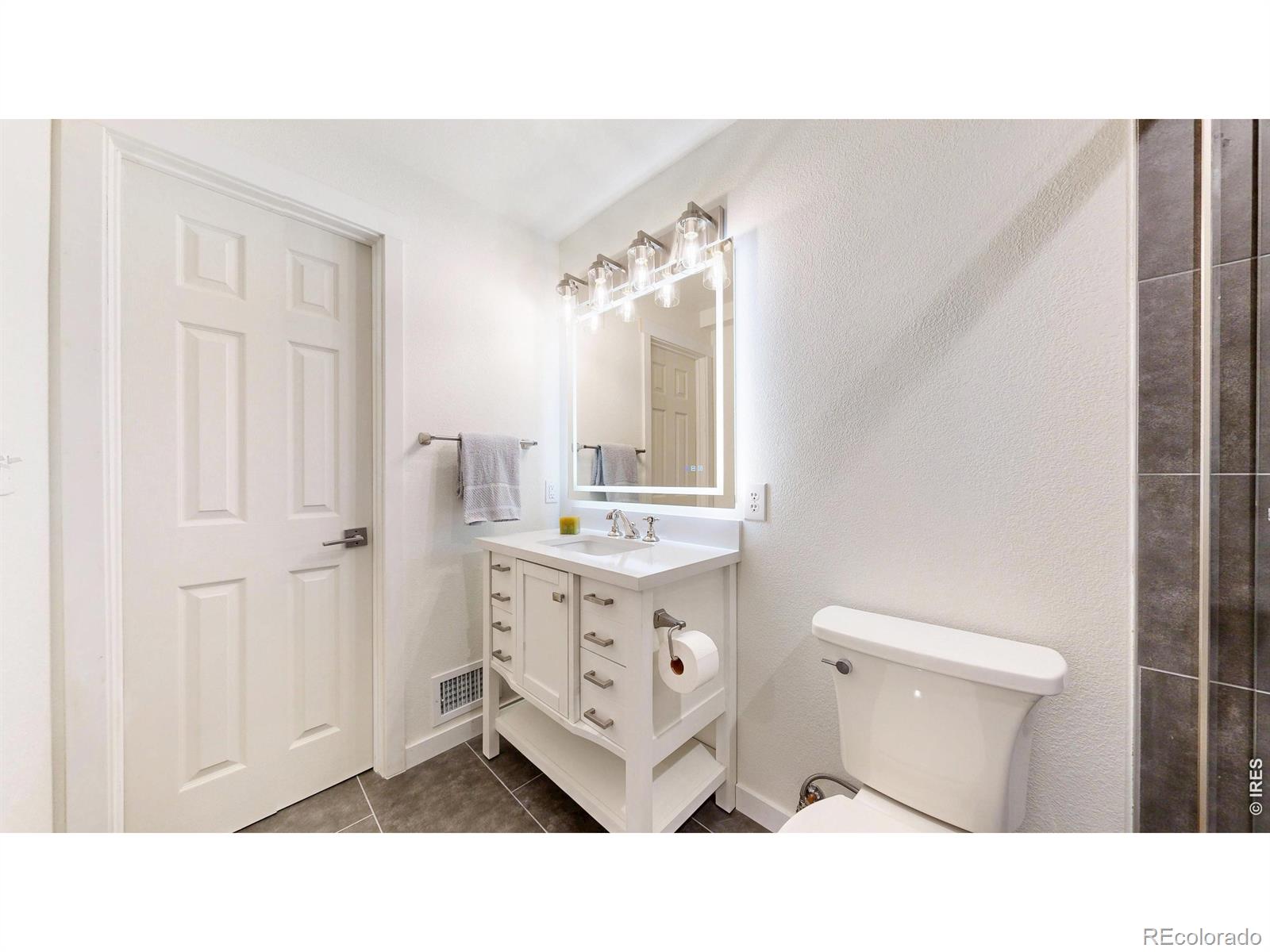 MLS Image #41 for 2010  46th avenue,greeley, Colorado