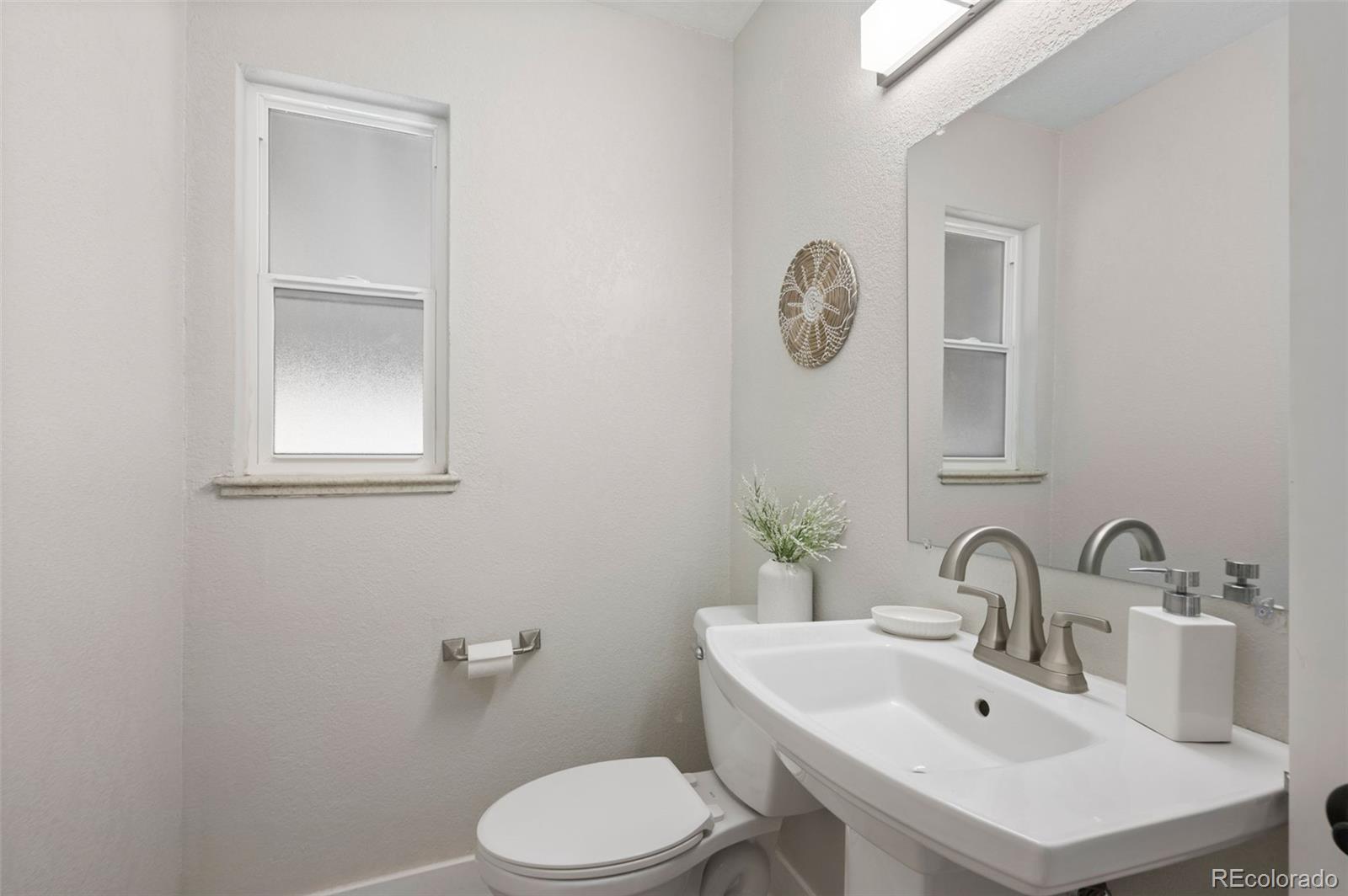 MLS Image #11 for 4806 e 19th avenue,denver, Colorado