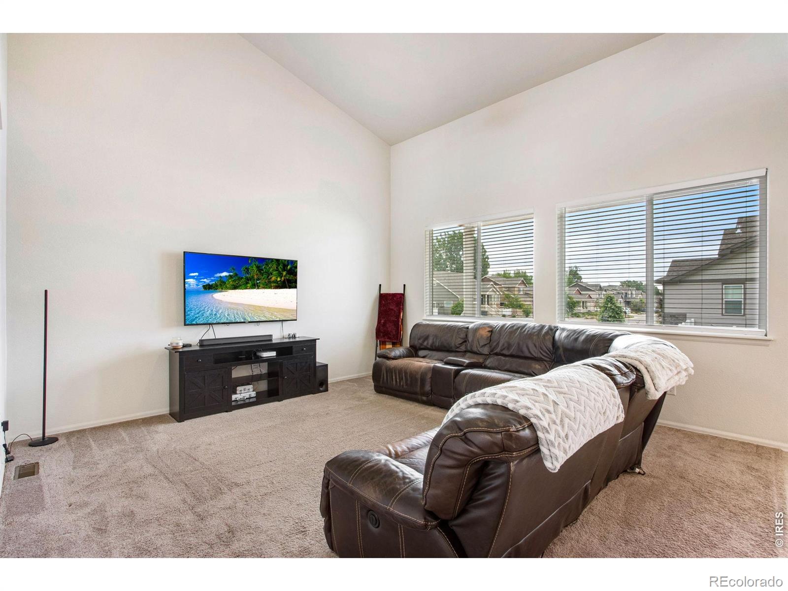 MLS Image #10 for 2671  doe ridge way,johnstown, Colorado