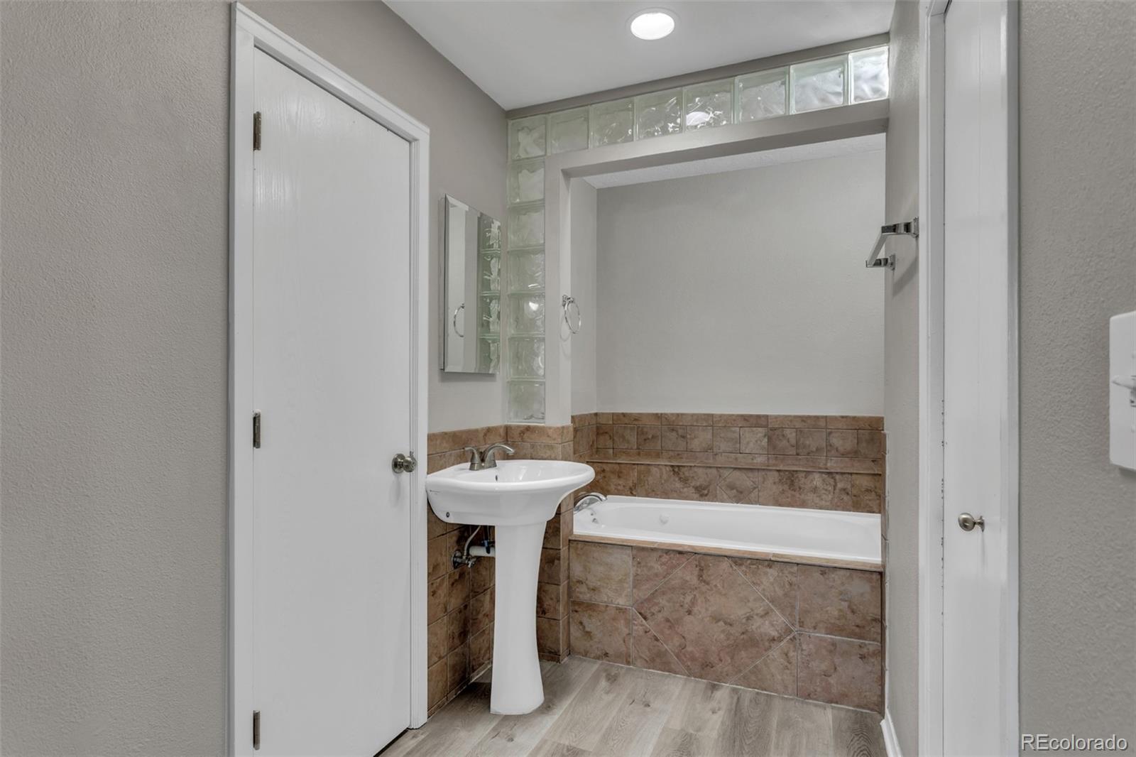 MLS Image #13 for 2093 s rifle street,aurora, Colorado