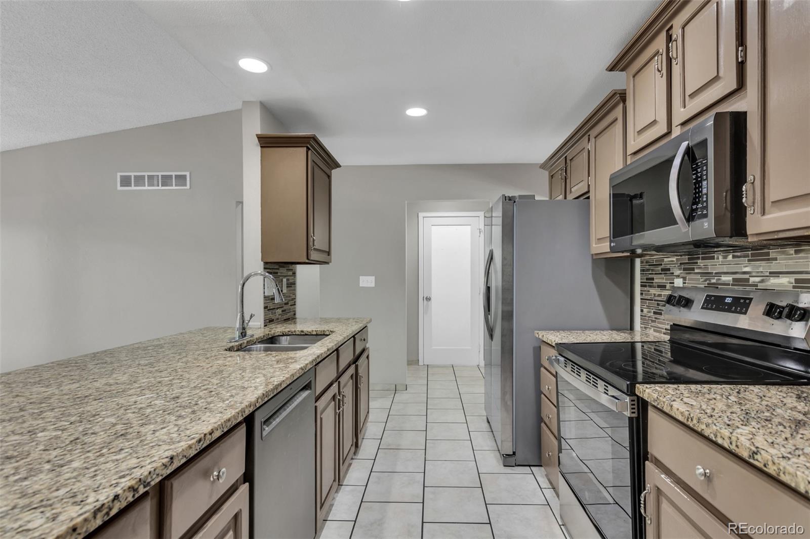 MLS Image #8 for 2093 s rifle street,aurora, Colorado