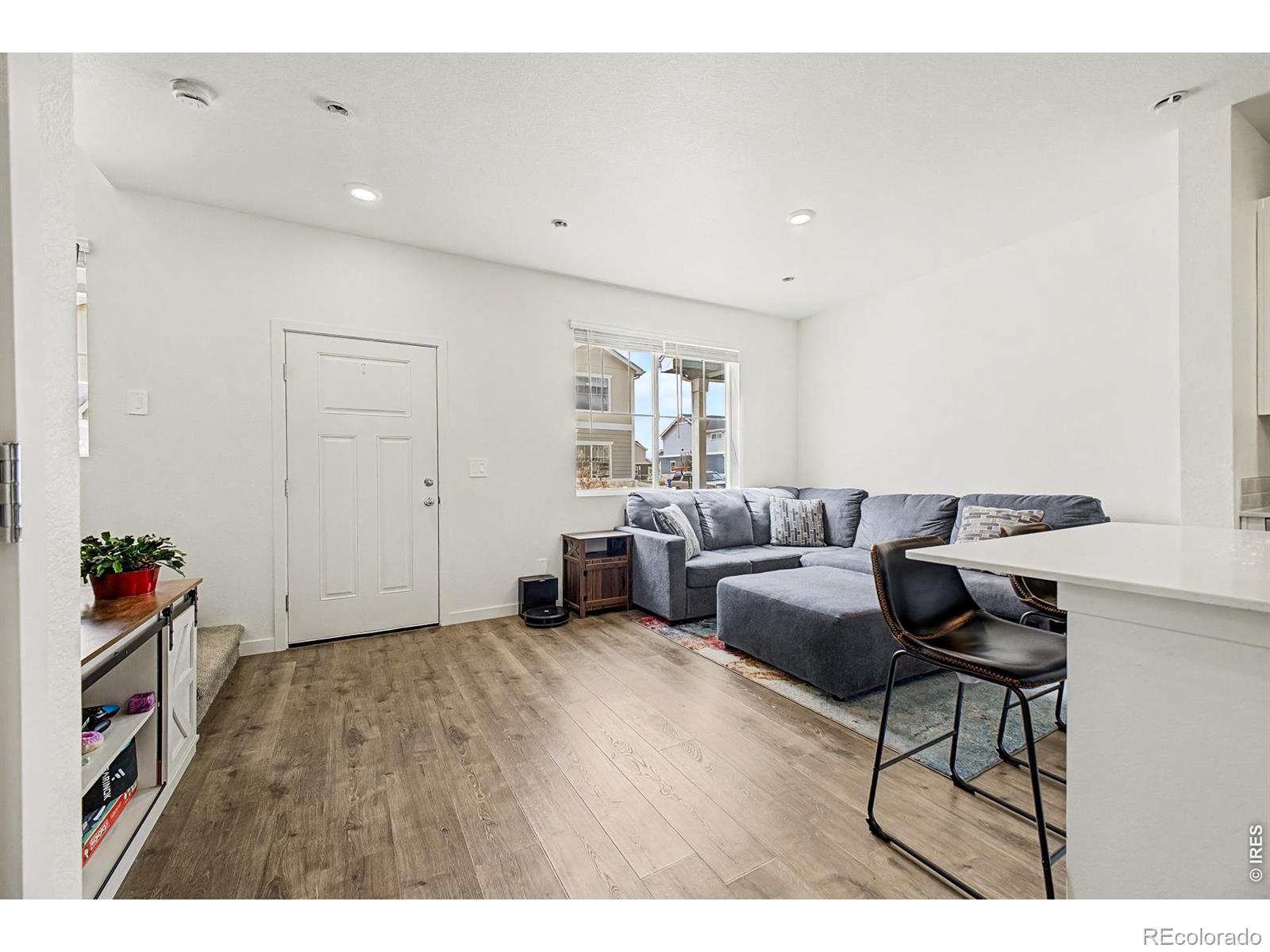 MLS Image #4 for 425  condor way,johnstown, Colorado