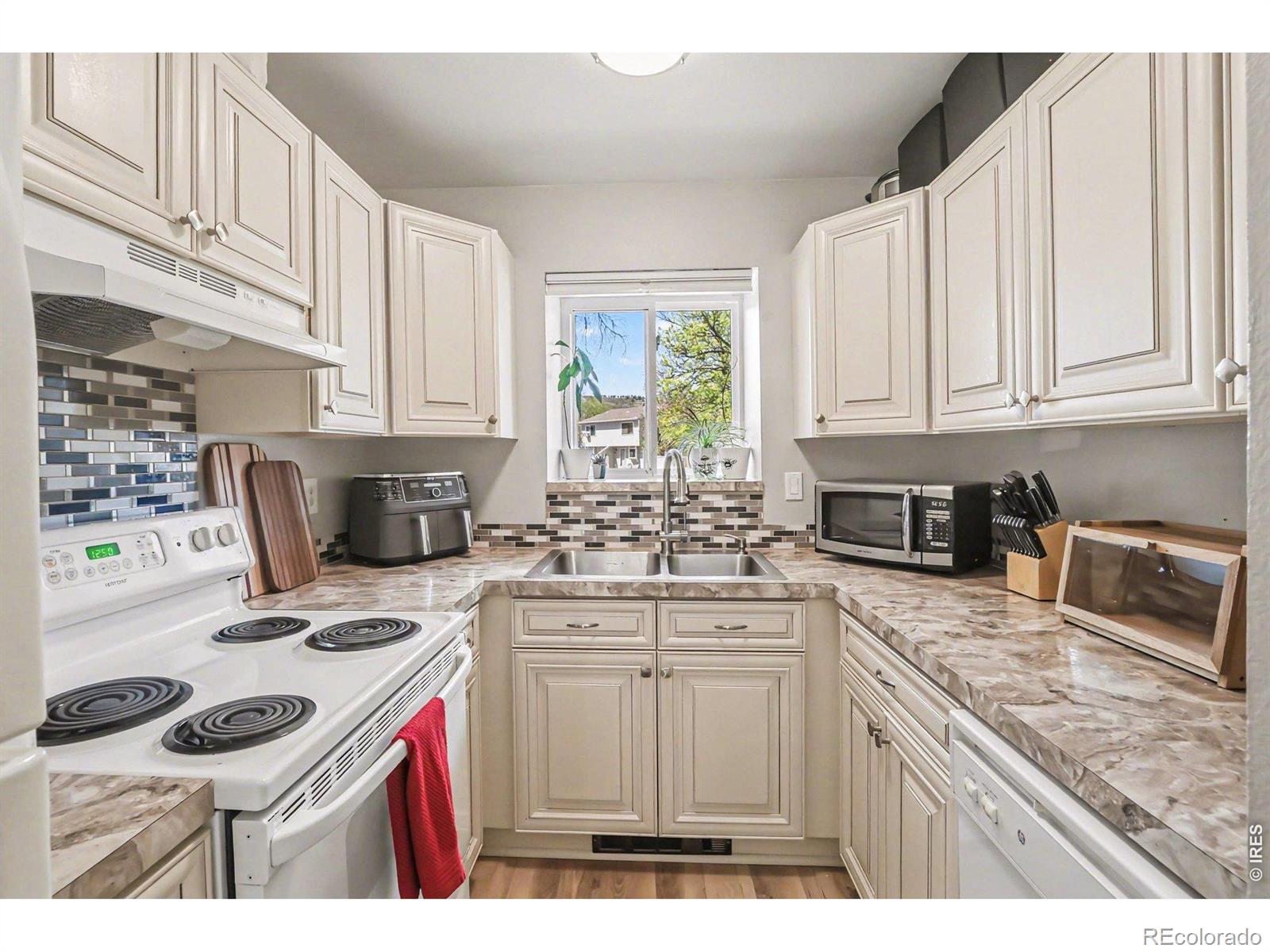 MLS Image #5 for 1906  ross court,fort collins, Colorado