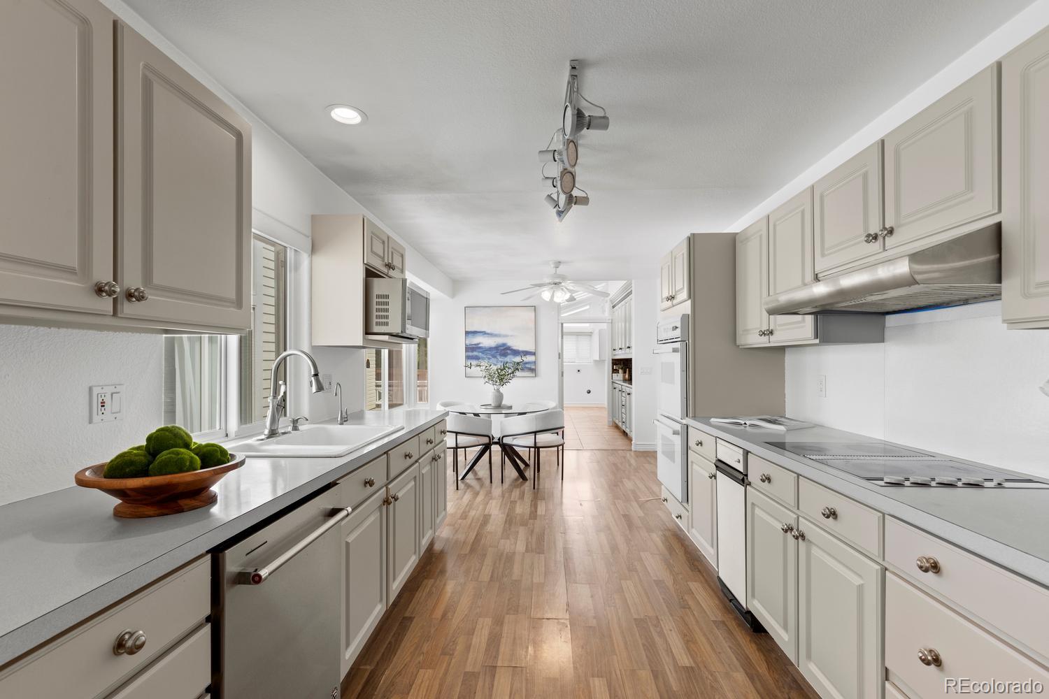 MLS Image #11 for 8027 s dover street,littleton, Colorado