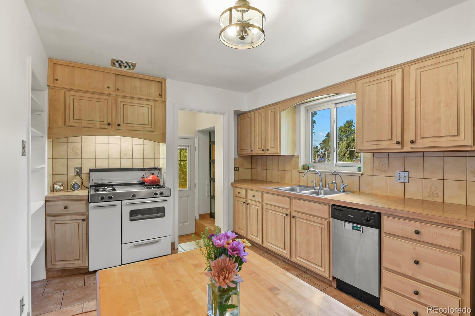 MLS Image #11 for 4511 s galapago street,englewood, Colorado
