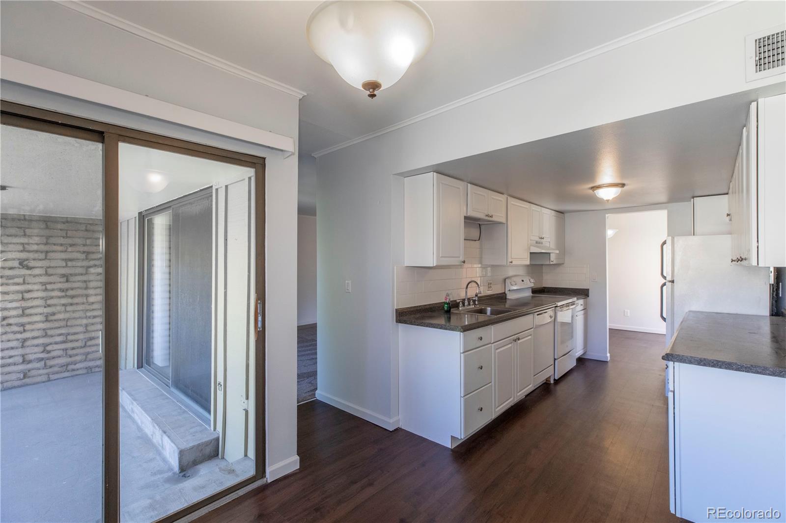 MLS Image #12 for 5882 e ithaca place,denver, Colorado
