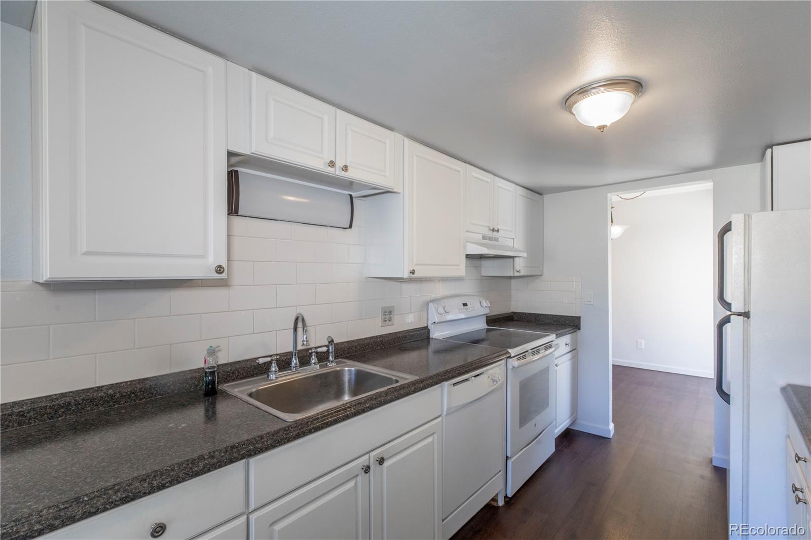 MLS Image #14 for 5882 e ithaca place,denver, Colorado