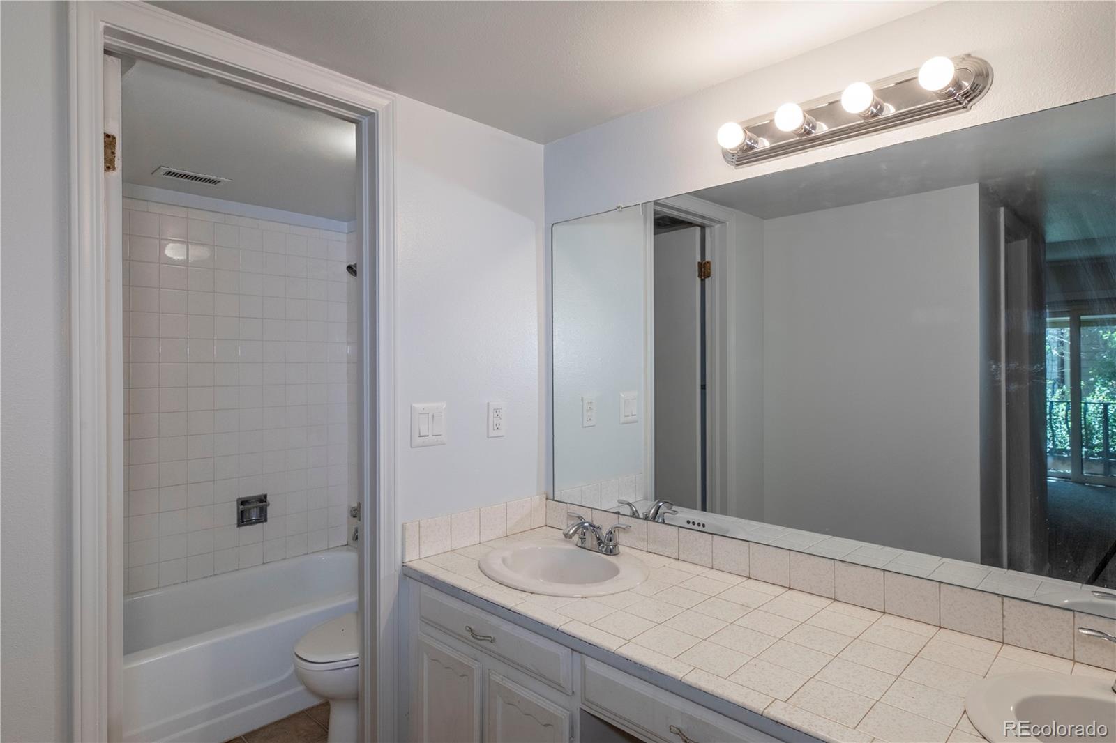 MLS Image #20 for 5882 e ithaca place,denver, Colorado