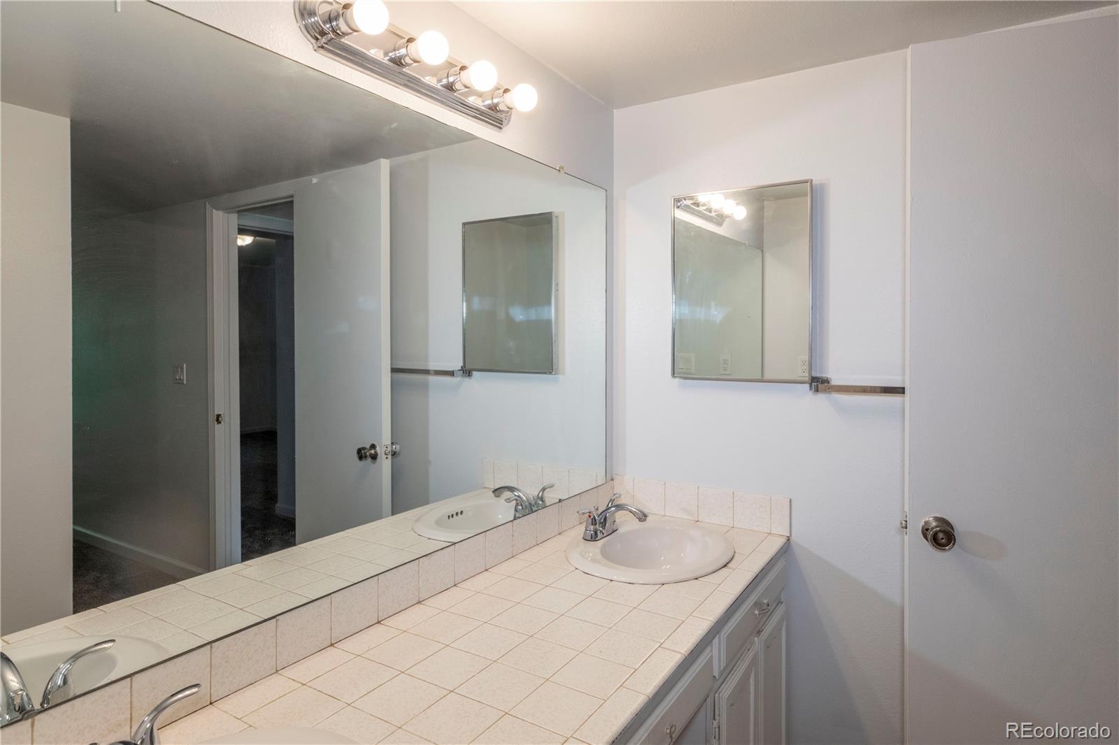 MLS Image #21 for 5882 e ithaca place,denver, Colorado