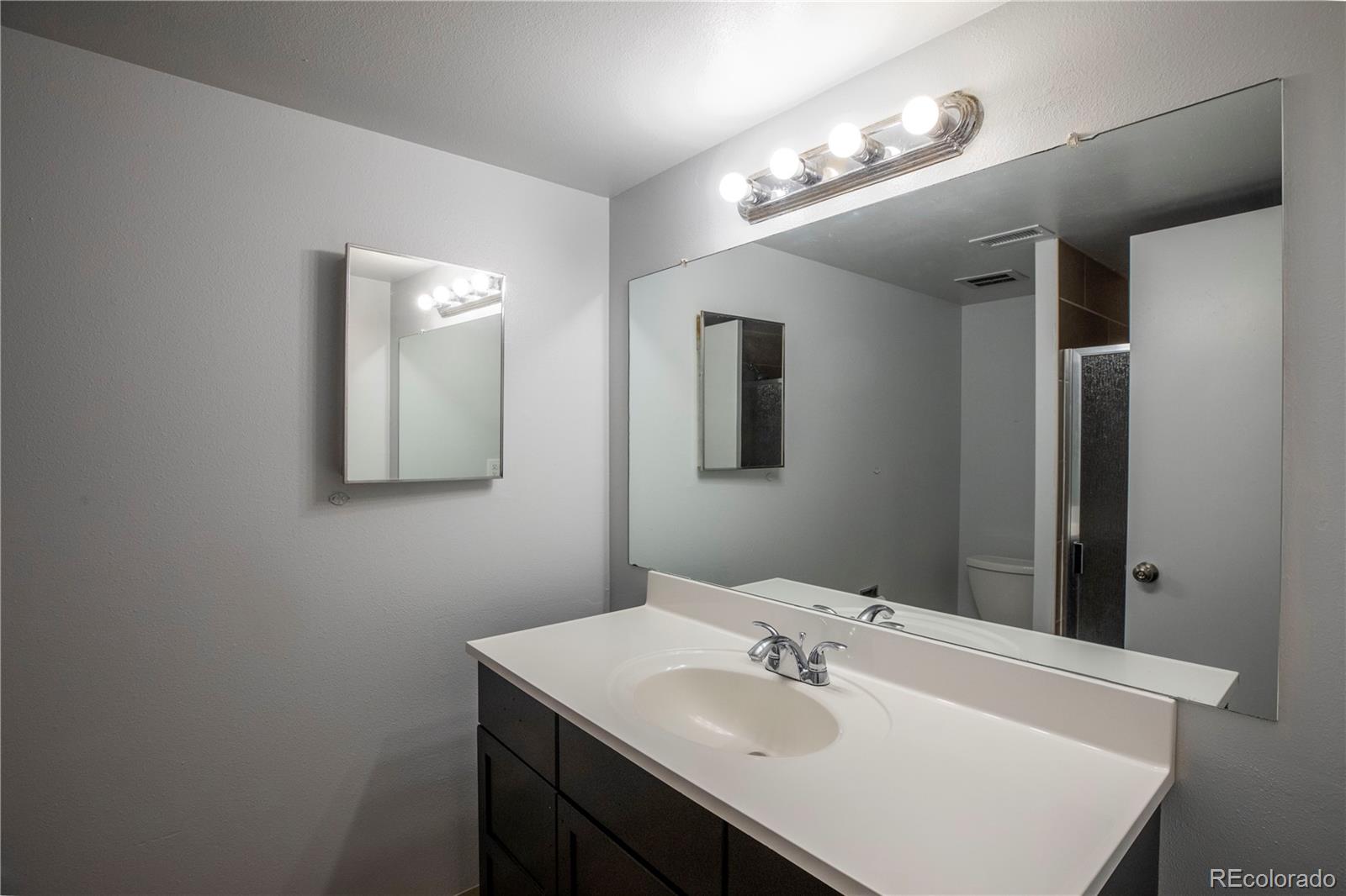 MLS Image #6 for 5882 e ithaca place,denver, Colorado