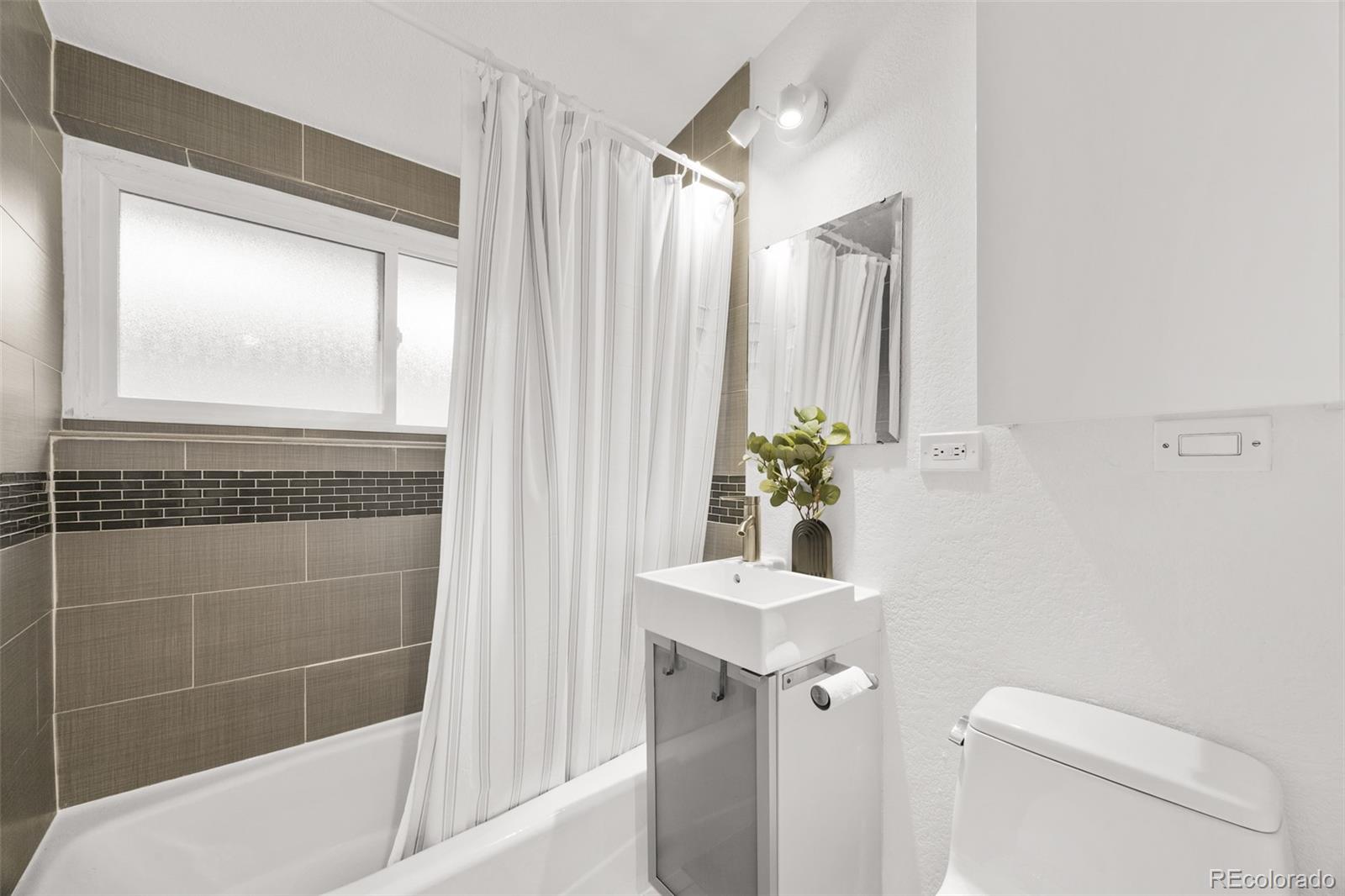 MLS Image #17 for 2550 s newton street,denver, Colorado