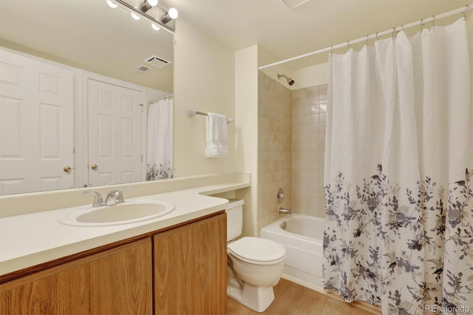 MLS Image #11 for 2575 s syracuse way e207,denver, Colorado