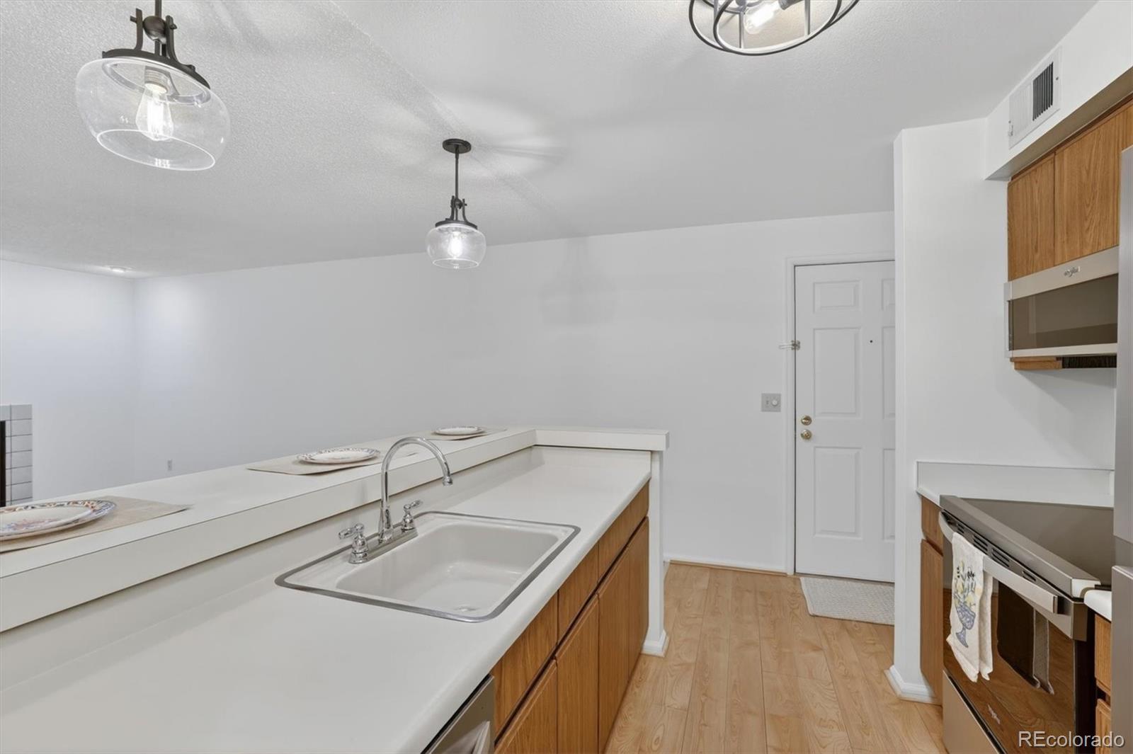 MLS Image #5 for 2575 s syracuse way e207,denver, Colorado