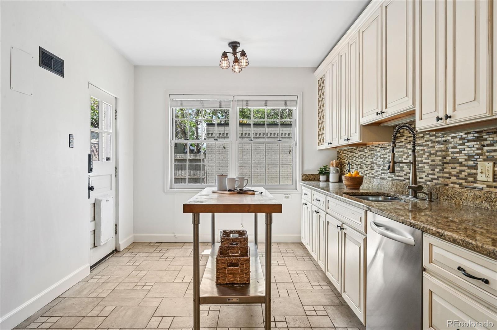 MLS Image #16 for 5815 e 6th avenue parkway,denver, Colorado