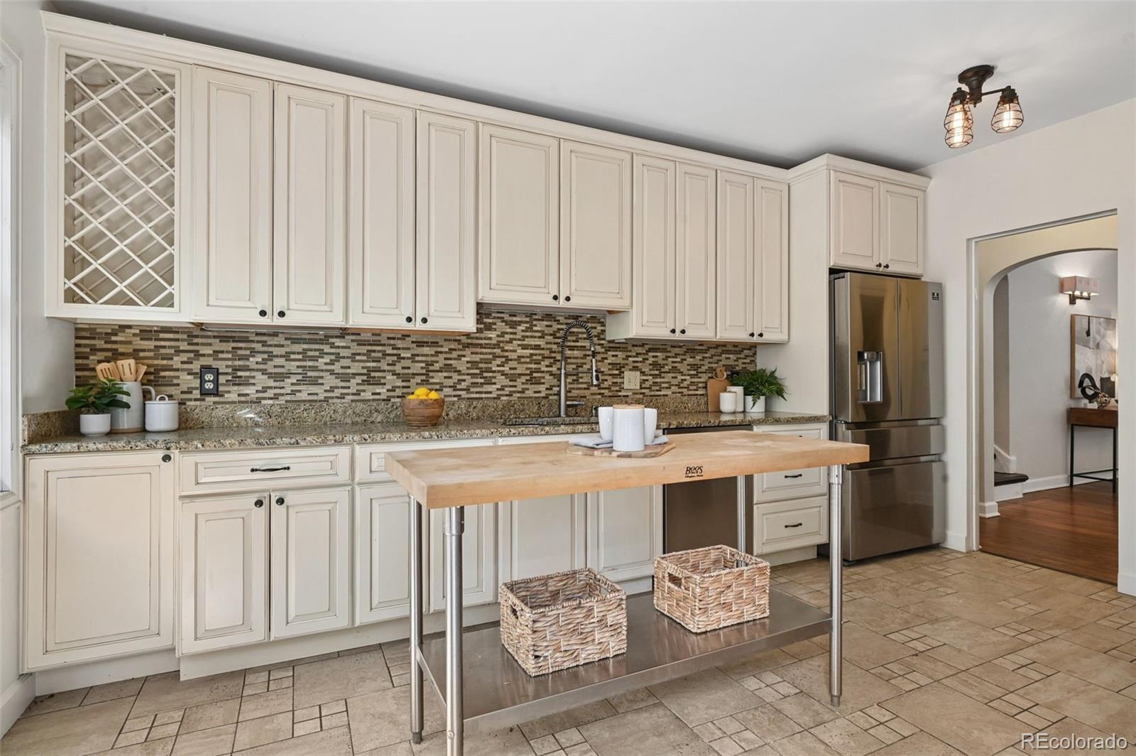 MLS Image #17 for 5815 e 6th avenue parkway,denver, Colorado
