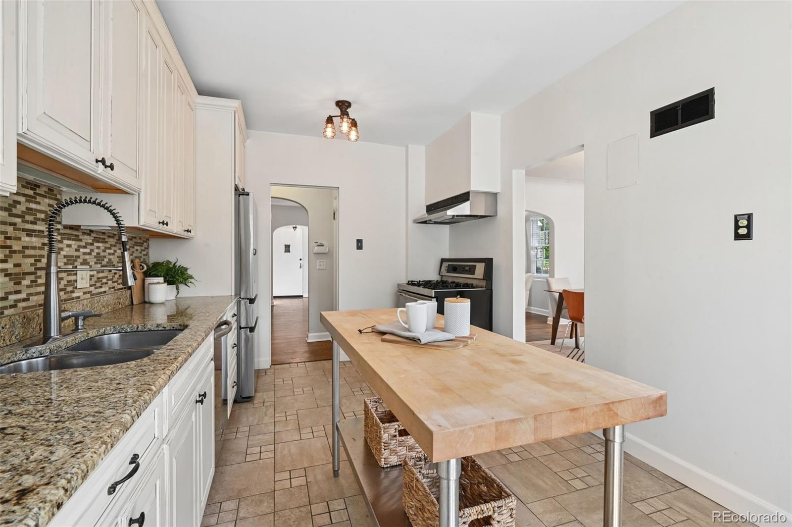 MLS Image #18 for 5815 e 6th avenue parkway,denver, Colorado