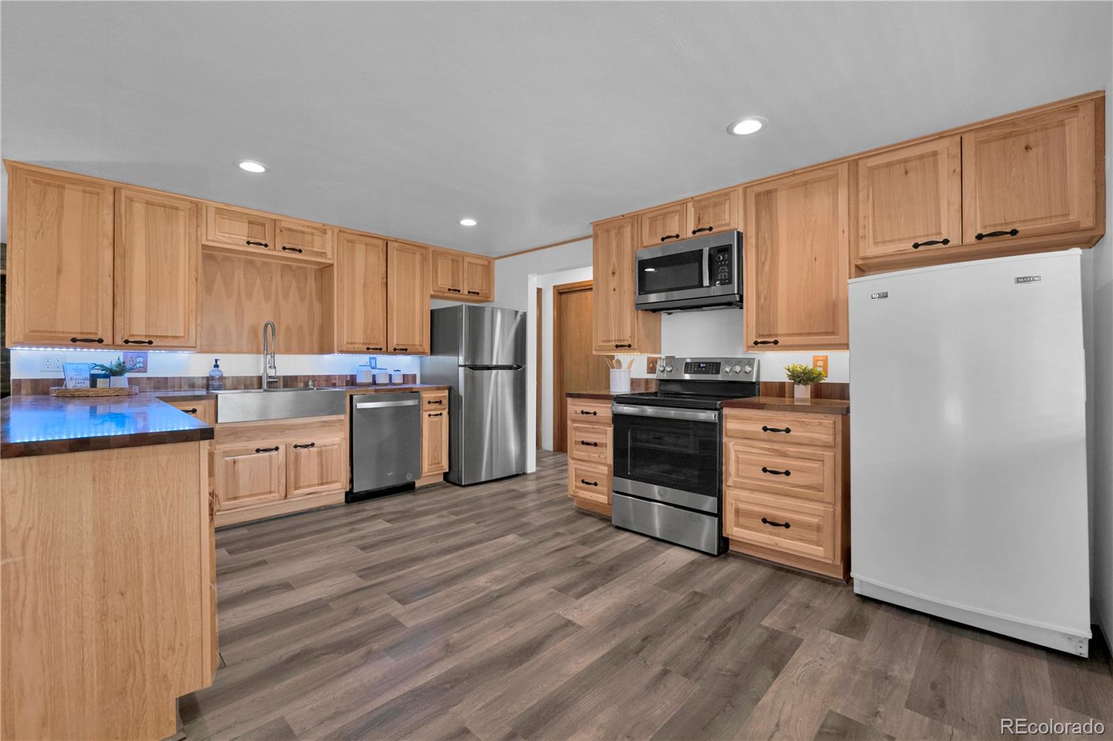 MLS Image #10 for 450  bent avenue,akron, Colorado
