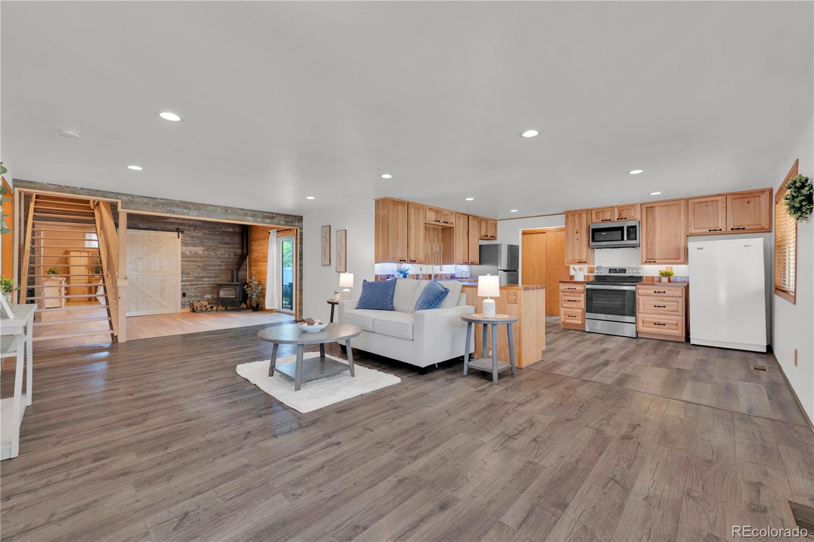 MLS Image #6 for 450  bent avenue,akron, Colorado