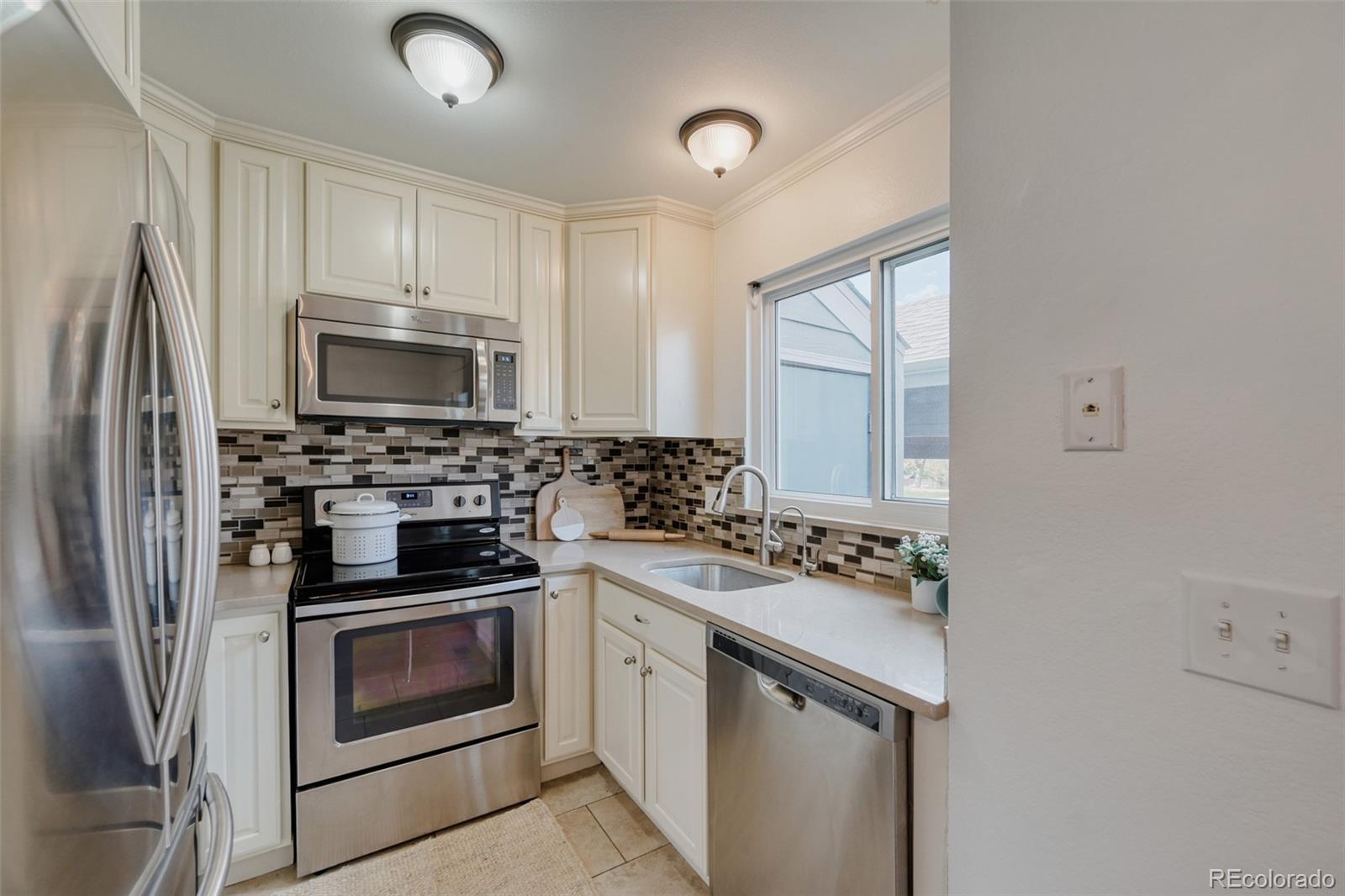 MLS Image #8 for 936  summer drive,highlands ranch, Colorado