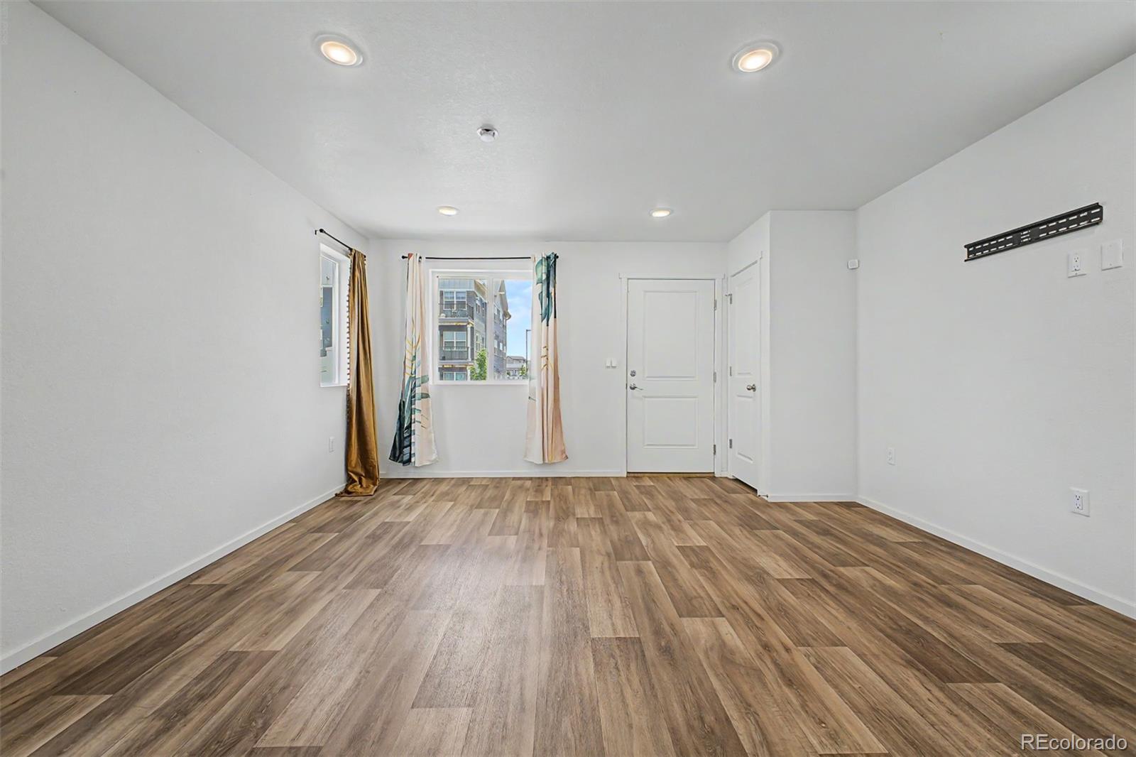 MLS Image #4 for 5057 n yampa street,denver, Colorado