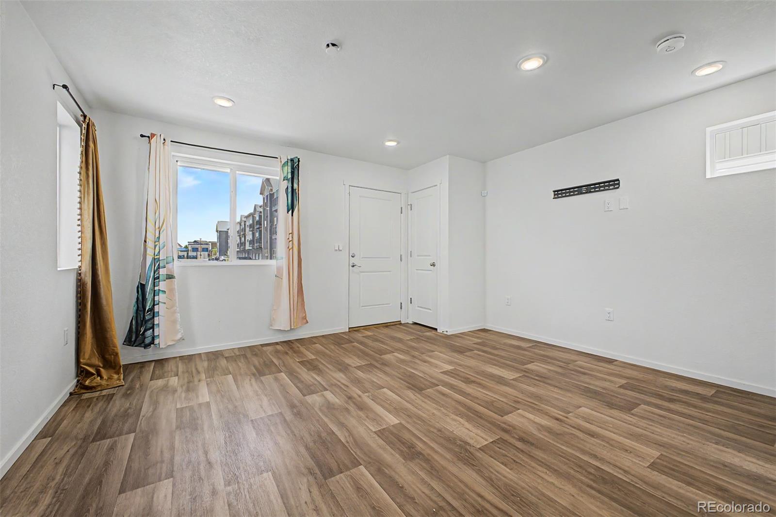 MLS Image #5 for 5057 n yampa street,denver, Colorado