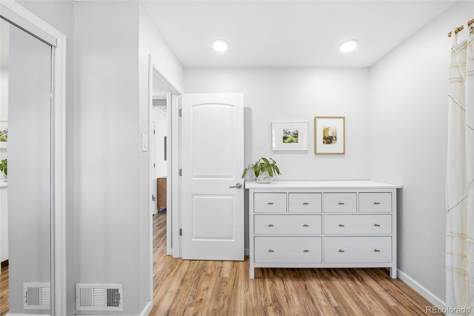 MLS Image #19 for 5140 s logan street,littleton, Colorado