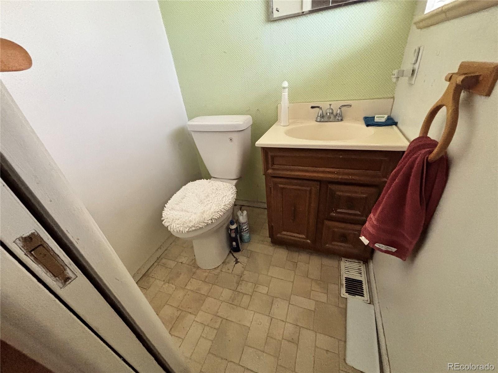 MLS Image #10 for 7600 s kit carson drive,centennial, Colorado