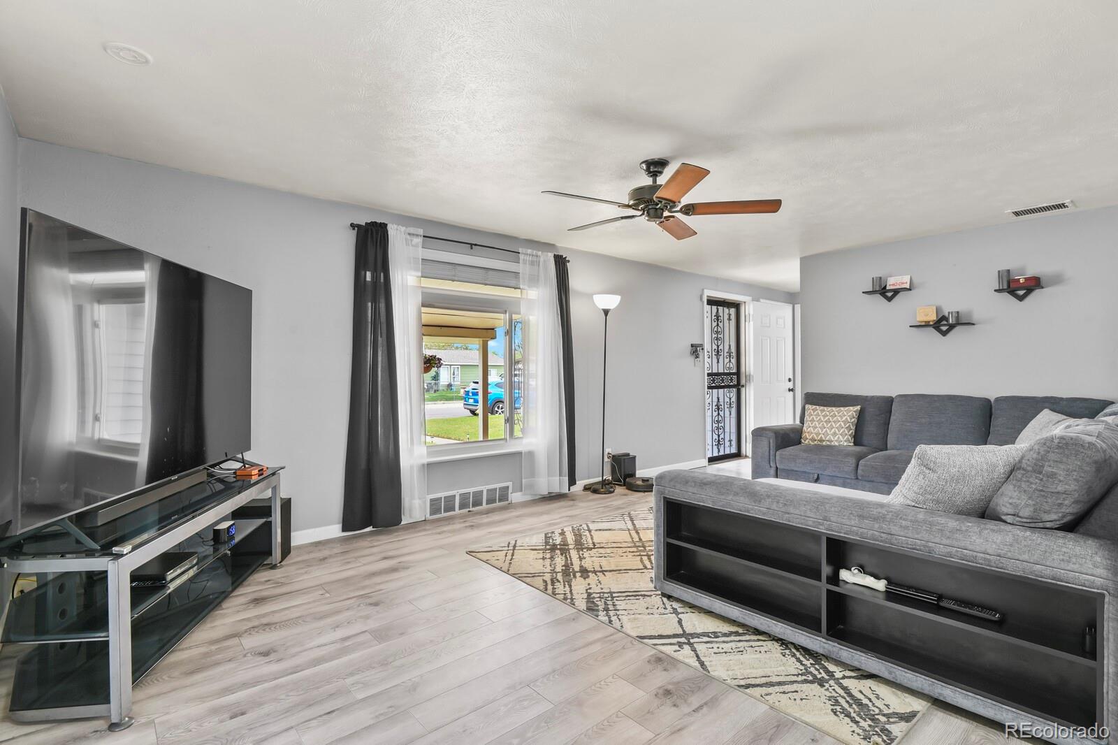 MLS Image #5 for 7510  monaco street,commerce city, Colorado