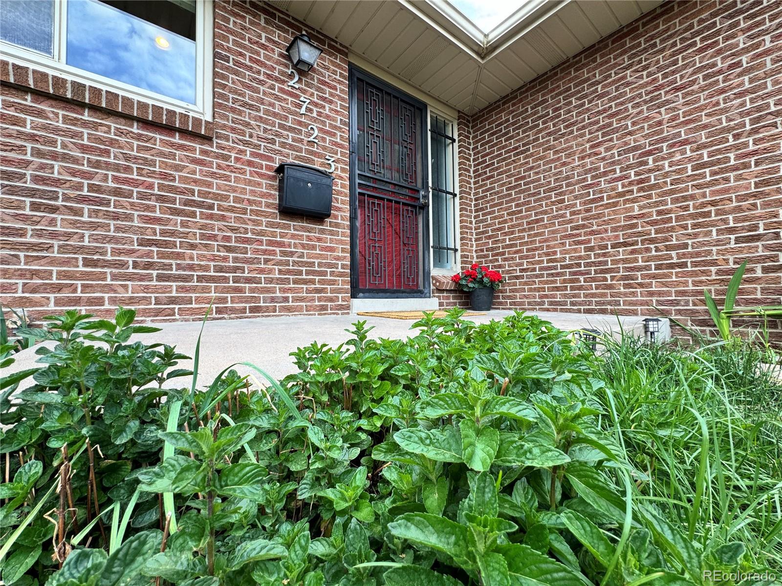 MLS Image #4 for 2723 s fenton street,denver, Colorado