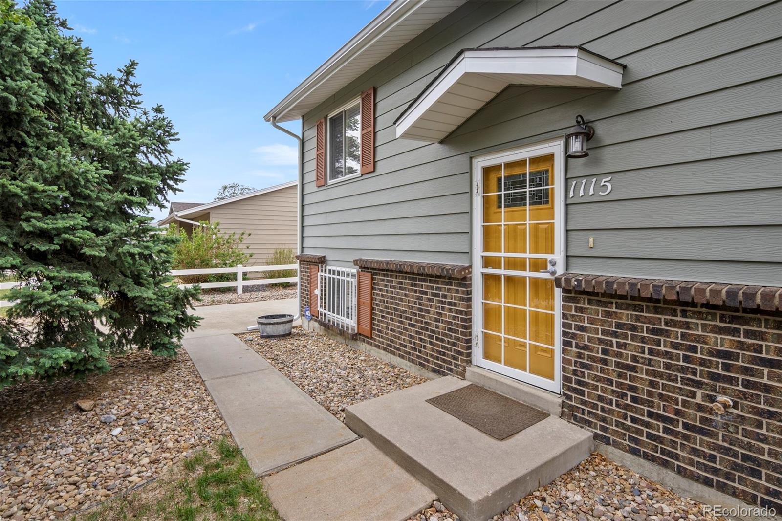 MLS Image #4 for 1115  ouray street,aurora, Colorado