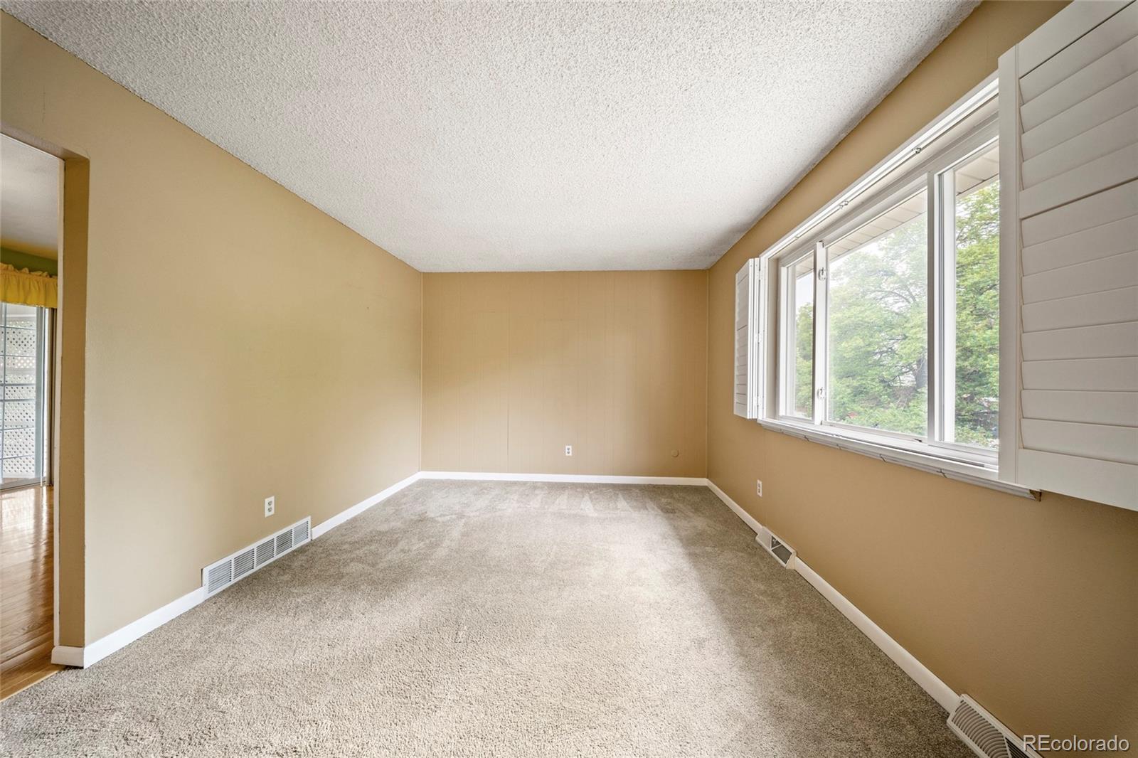 MLS Image #6 for 1115  ouray street,aurora, Colorado