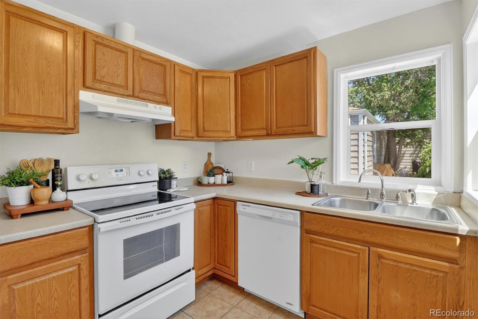 MLS Image #10 for 1908  geneva street,aurora, Colorado