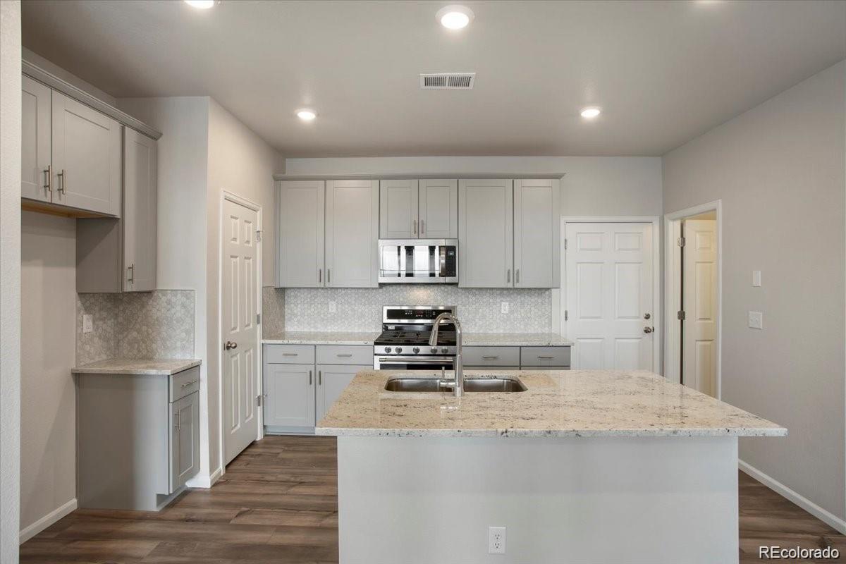 MLS Image #3 for 6357 n netherland court,aurora, Colorado