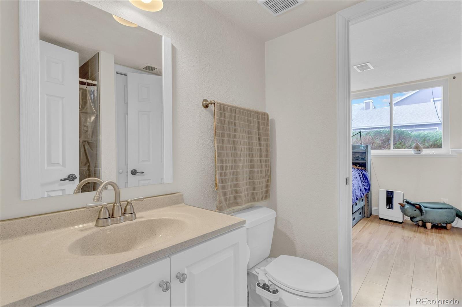 MLS Image #16 for 3750 s genoa circle,aurora, Colorado